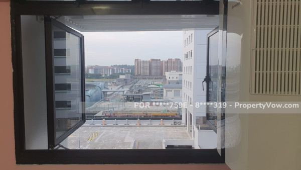 Spacious Bedroom at High Floor Near Amenities Available