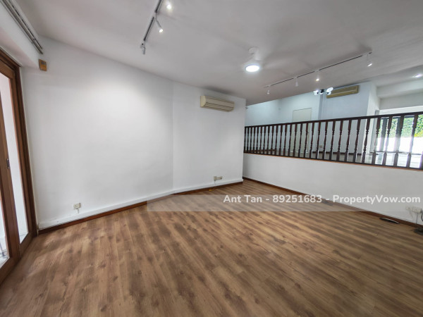 BEAUTIFULLY APPOINTED LANDED HOME AT THE INGLEWOOD FOR RENT